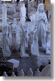 images/Asia/Vietnam/HaLongBay/Misc/marble-statues-02.jpg