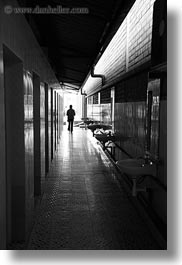 images/Asia/Vietnam/HaLongBay/Misc/silhouette-in-hallway-bw.jpg