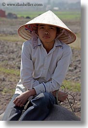 images/Asia/Vietnam/HaLongBay/People/boy-in-conical-hat.jpg