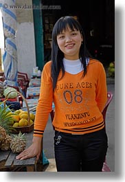 images/Asia/Vietnam/HaLongBay/People/girl-in-orange-sweater-1.jpg