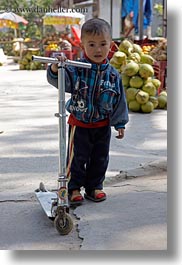 images/Asia/Vietnam/HaLongBay/People/toddler-n-scooter-02.jpg