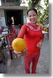 images/Asia/Vietnam/HaLongBay/People/woman-w-lemon-1.jpg
