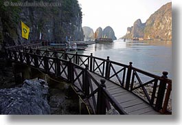 images/Asia/Vietnam/HaLongBay/Scenics/curved-walkway-02.jpg