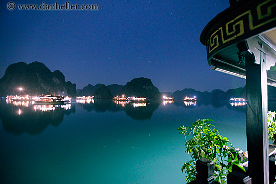 nite-boats-mtns-reflection-05.jpg