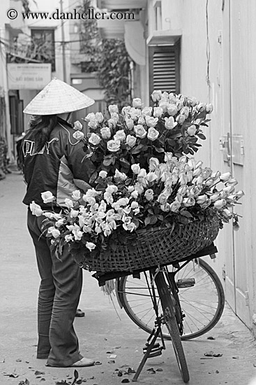 yellow-n-pink-flower-vendor-3-bw.jpg