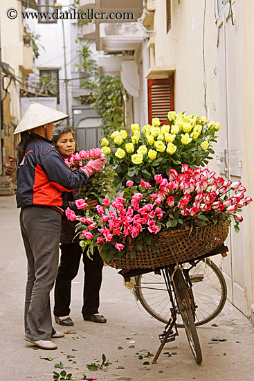 yellow-n-pink-flower-vendor-4.jpg