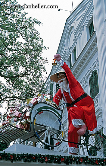 vietnamese-santa_clause-on-bike-2.jpg