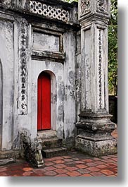 images/Asia/Vietnam/Hanoi/ConfucianTempleLiterature/Doors/red-door-n-concrete-bldg-1.jpg