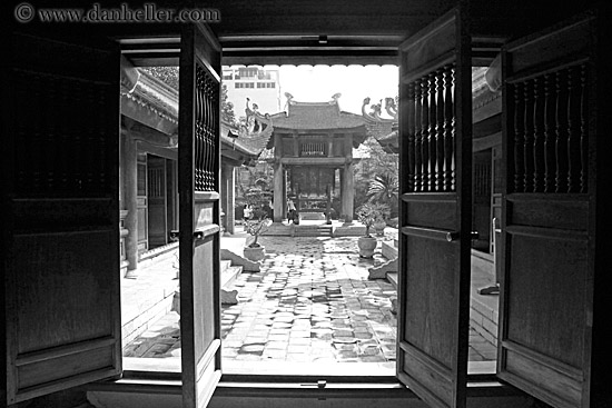 wood-doors-6-bw.jpg