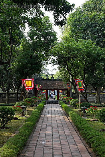 brick-walkway-thru-garden-3.jpg