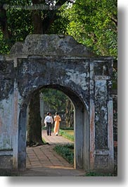 images/Asia/Vietnam/Hanoi/ConfucianTempleLiterature/People/couple-walking-thru-archway-1.jpg