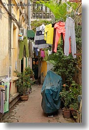 images/Asia/Vietnam/Hanoi/Misc/hanging-laundry-in-alley.jpg