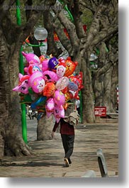 images/Asia/Vietnam/Hanoi/Misc/woman-w-colorful-balloons-2.jpg