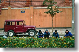 images/Asia/Vietnam/Hanoi/People/Gardeners/jeep-n-gardener-women-in-blue.jpg