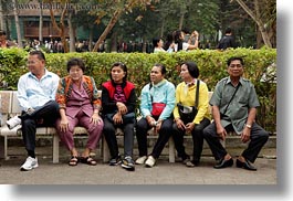 images/Asia/Vietnam/Hanoi/People/Women/old-women-on-bench.jpg