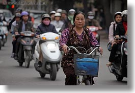 images/Asia/Vietnam/Hanoi/People/Women/woman-on-motorcycle.jpg