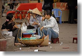 images/Asia/Vietnam/Hanoi/People/Women/women-eating-1.jpg