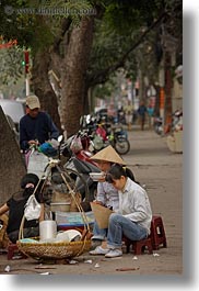 images/Asia/Vietnam/Hanoi/People/Women/women-eating-2.jpg