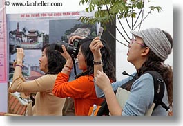 images/Asia/Vietnam/Hanoi/People/Women/women-w-cameras.jpg