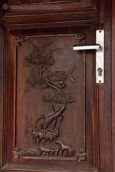 wood-carved-door-1.jpg