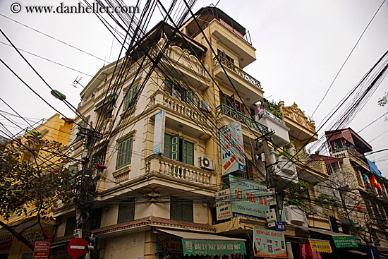 tangled-telephone-wires-n-bldg-6.jpg