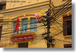 images/Asia/Vietnam/Hanoi/Wires/tangled-telephone-wires-n-colorful-balloons-1.jpg