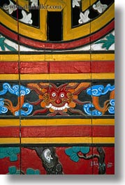 images/Asia/Vietnam/HoiAn/Art/colorful-woodwork-painting.jpg
