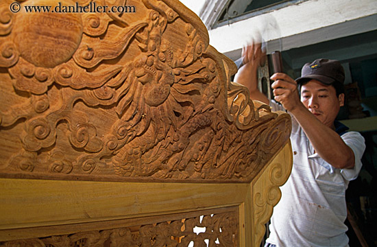 wood-carving-01.jpg