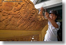 images/Asia/Vietnam/HoiAn/Art/wood-carving-01.jpg