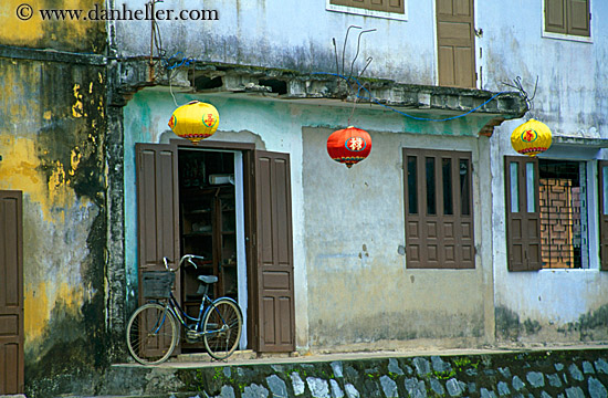 bike-n-paper-lanterns.jpg