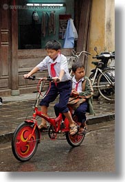 images/Asia/Vietnam/HoiAn/Bikes/boy-n-toddler-on-red-bike-1.jpg