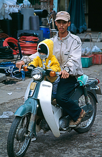 man-n-toddler-on-moped-1.jpg