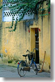 images/Asia/Vietnam/HoiAn/Bikes/old-bike-n-yellow-wall-01.jpg