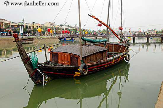 fishing-boat-n-bridge.jpg