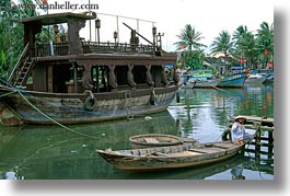 images/Asia/Vietnam/HoiAn/Boats/woman-on-fishing-boat-1.jpg