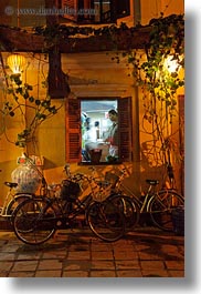 images/Asia/Vietnam/HoiAn/Buildings/cooks-inside-restaurant-nite-1.jpg