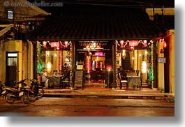 images/Asia/Vietnam/HoiAn/Buildings/restaurant-at-night-3.jpg