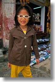 images/Asia/Vietnam/HoiAn/People/Kids/laughing-girl-in-funny-glasses-2.jpg
