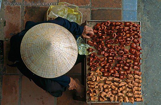 downview-of-conical-hat.jpg