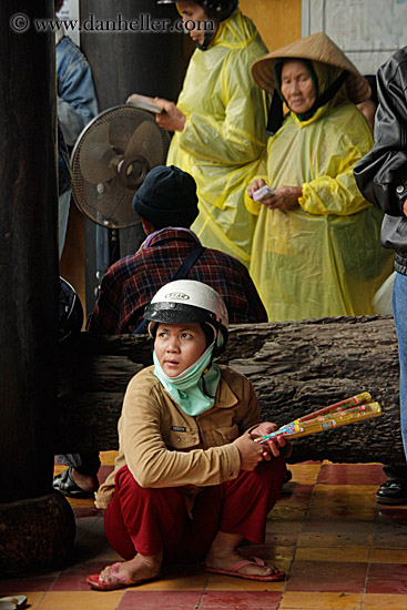 squatting-woman-w-white-helmet.jpg