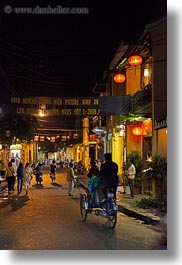 images/Asia/Vietnam/HoiAn/Streets/city-street-at-nite-1.jpg