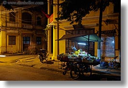 images/Asia/Vietnam/HoiAn/Streets/fruit-stand-at-nite-2.jpg