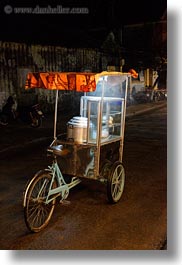 images/Asia/Vietnam/HoiAn/Streets/popcorn-machine-at-nite.jpg