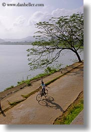 images/Asia/Vietnam/Hue/Bikes/bicycles-by-lake-2.jpg