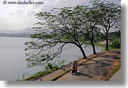 images/Asia/Vietnam/Hue/Bikes/bicycles-by-lake-3.jpg