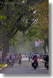 images/Asia/Vietnam/Hue/Bikes/motorcycle-crowds-2.jpg
