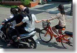 images/Asia/Vietnam/Hue/Bikes/motorcycle-girls-holding-hands-2.jpg