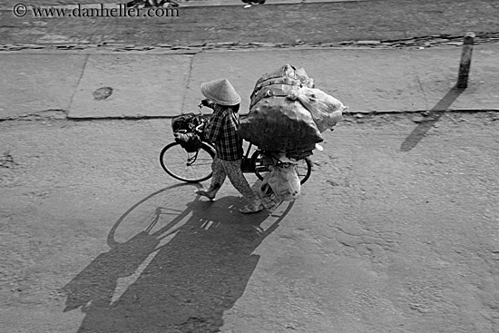 woman-conical-hat-n-bike-5.jpg