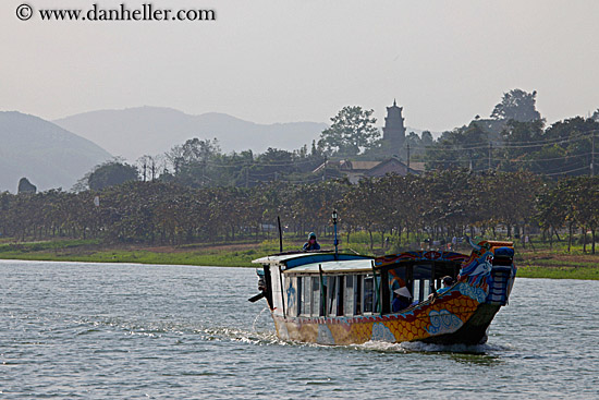 colorful-dragon-boats-06.jpg