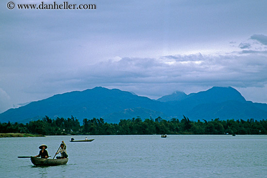 fishermen-in-boats-3.jpg